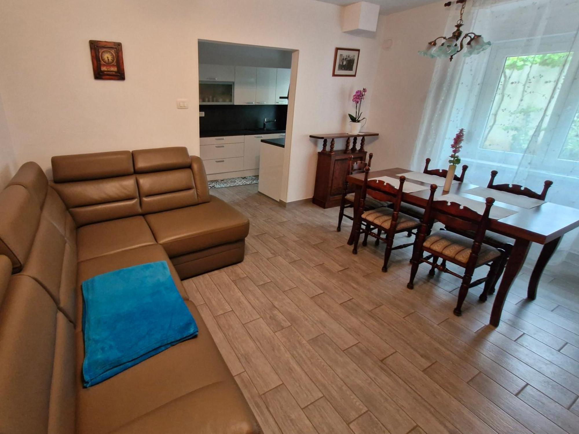 Apartma Jezevi Sezana ภายนอก รูปภาพ
