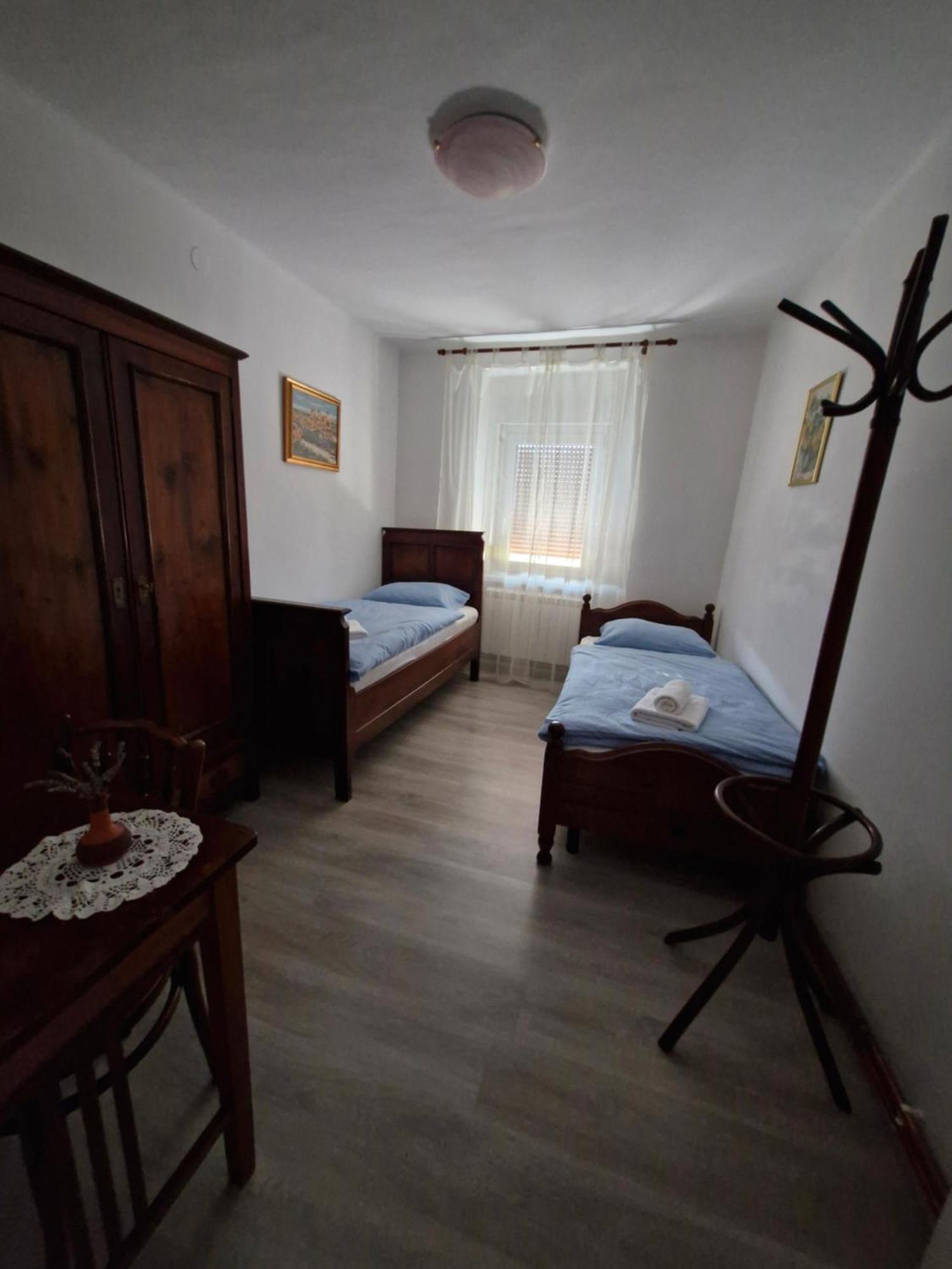 Apartma Jezevi Sezana ภายนอก รูปภาพ