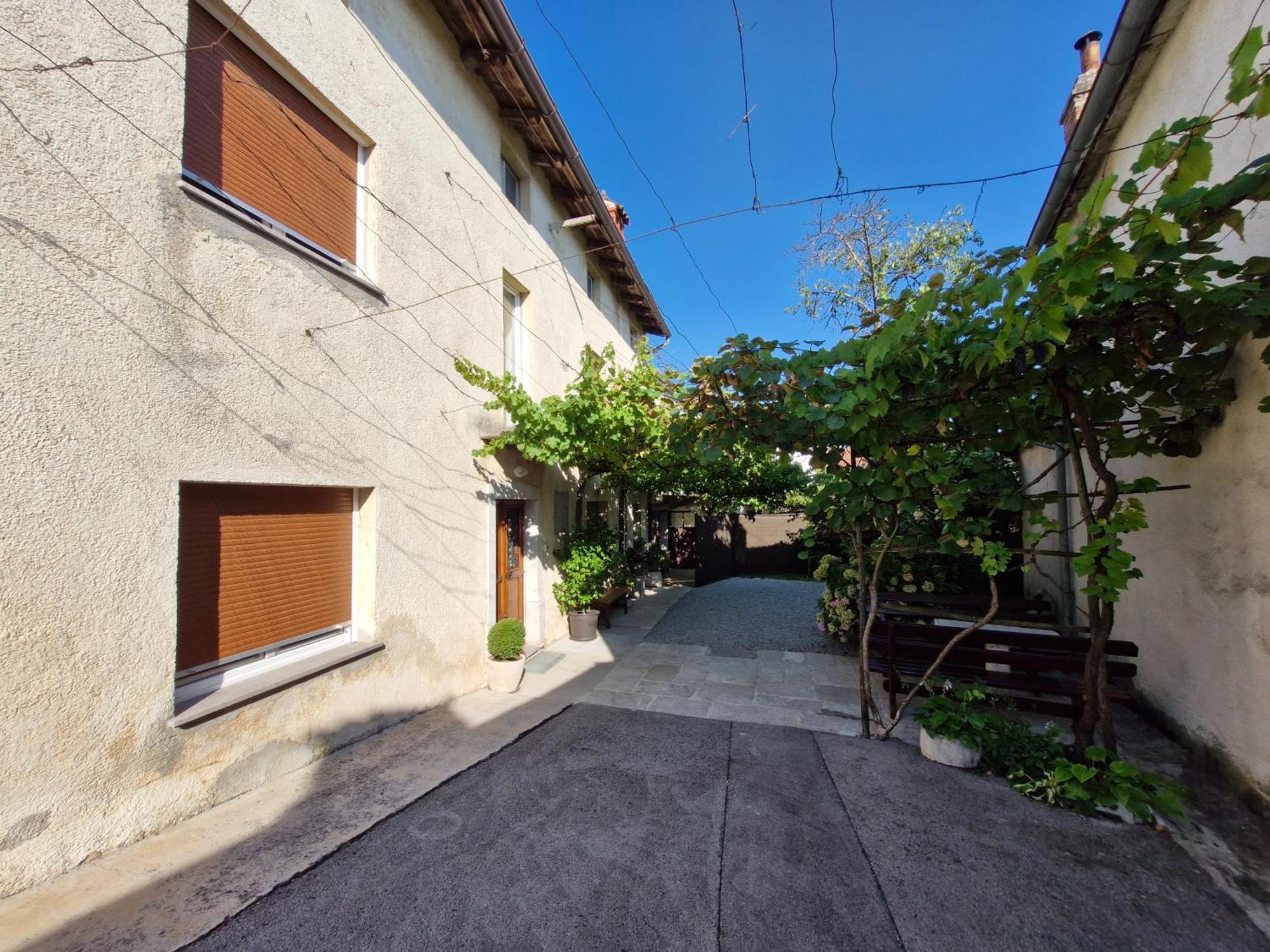 Apartma Jezevi Sezana ภายนอก รูปภาพ
